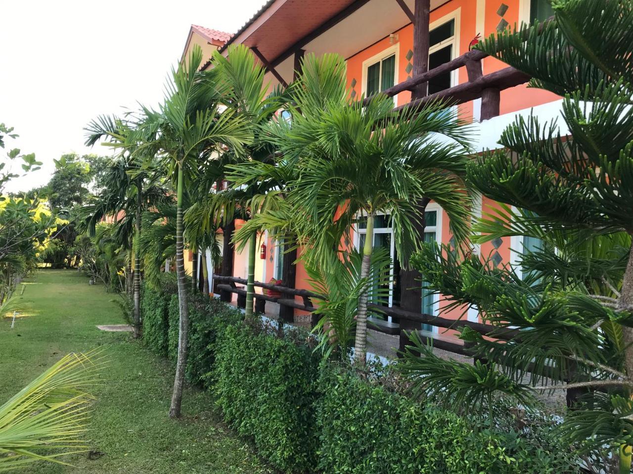 Lanta School Beach Resort Ko Lanta Esterno foto